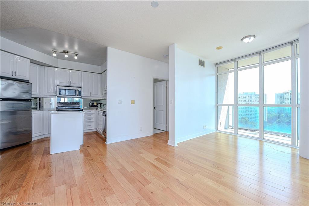 1206-70 Absolute Avenue, Mississauga, ON - Indoor Photo Showing Kitchen