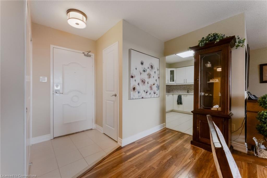 1605-301 Frances Avenue, Stoney Creek, ON - Indoor Photo Showing Other Room