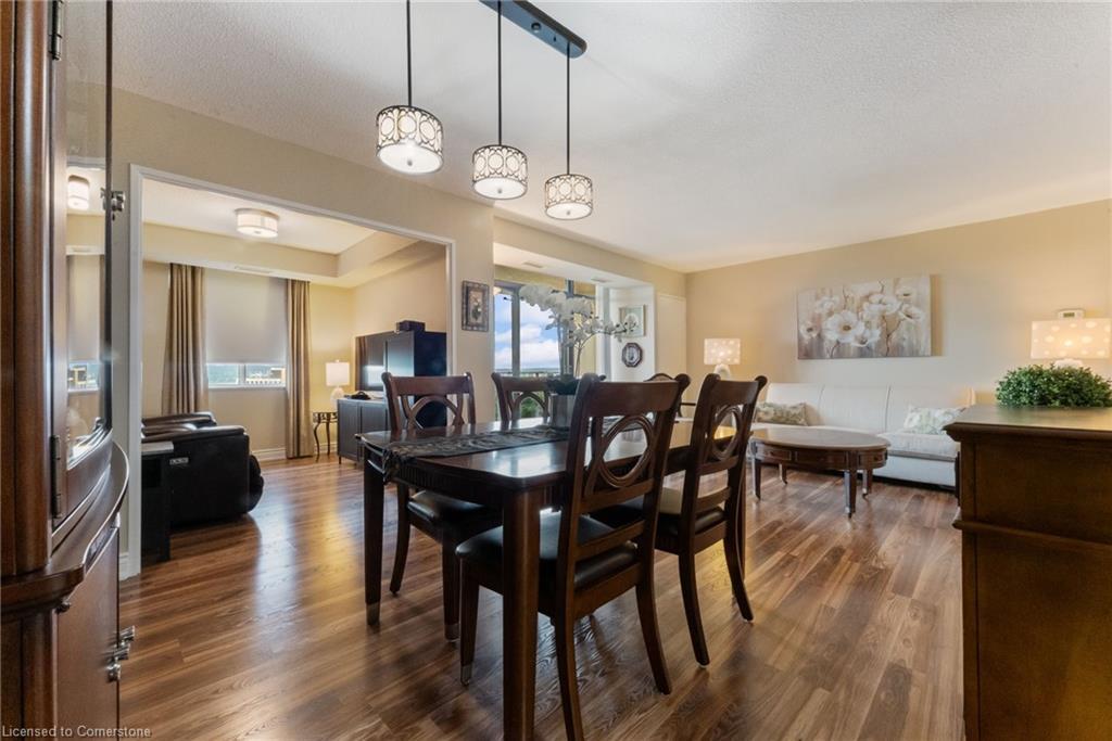 1605-301 Frances Avenue, Stoney Creek, ON - Indoor Photo Showing Dining Room