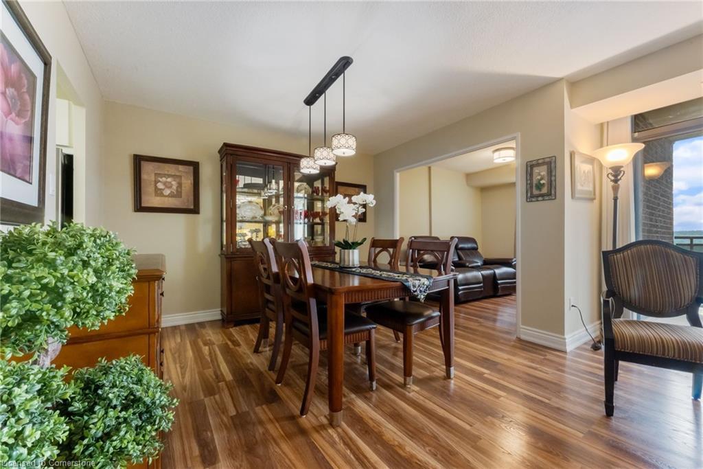 1605-301 Frances Avenue, Stoney Creek, ON - Indoor Photo Showing Dining Room