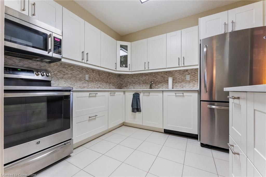 1605-301 Frances Avenue, Stoney Creek, ON - Indoor Photo Showing Kitchen With Stainless Steel Kitchen