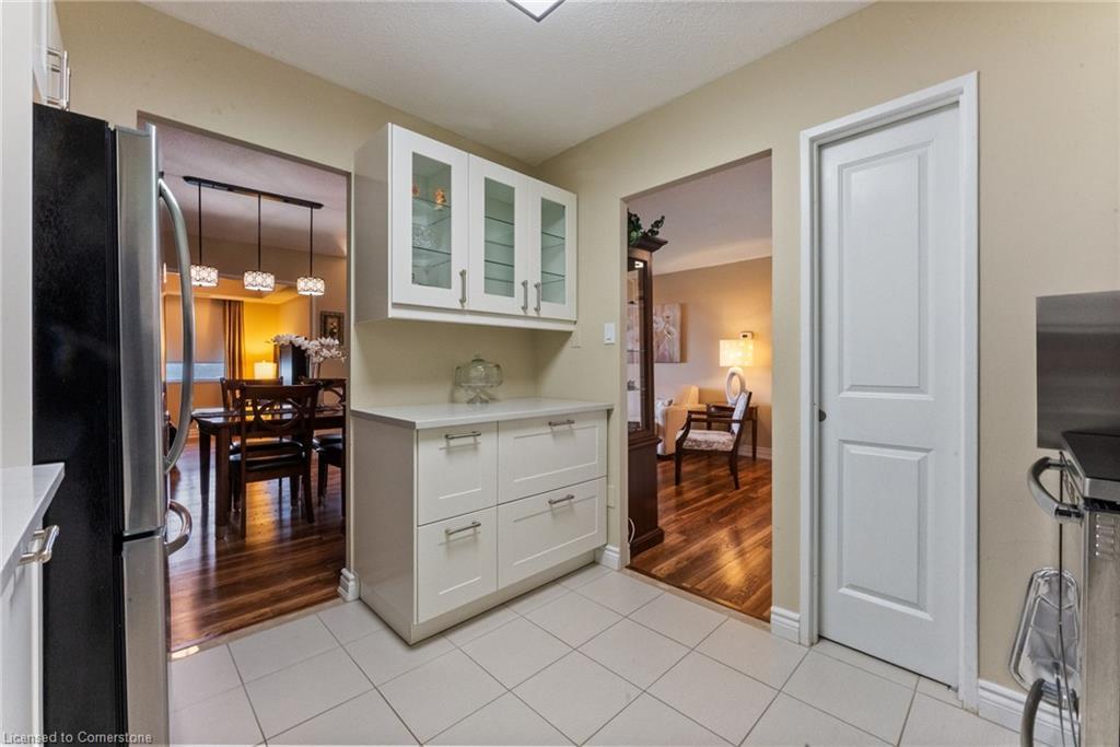 1605-301 Frances Avenue, Stoney Creek, ON - Indoor