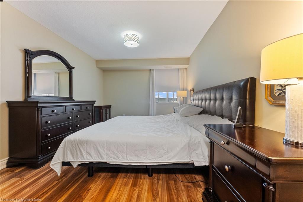 1605-301 Frances Avenue, Stoney Creek, ON - Indoor Photo Showing Bedroom