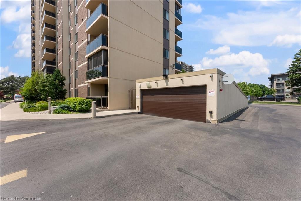 1605-301 Frances Avenue, Stoney Creek, ON - Outdoor