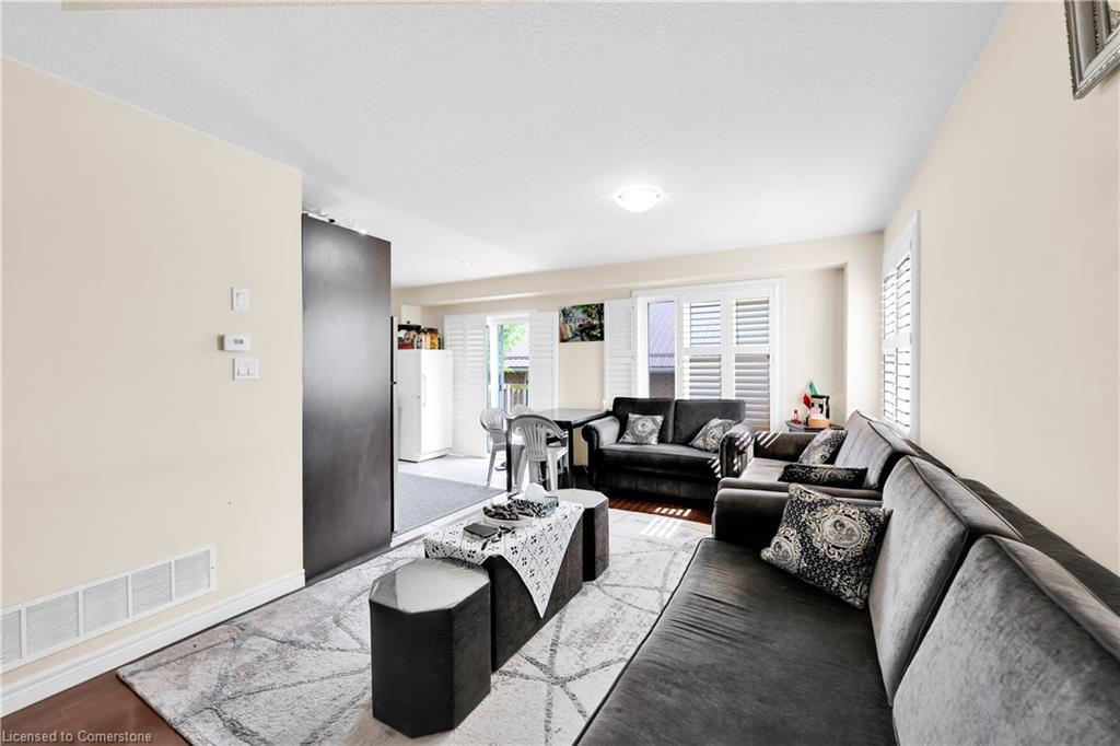 1-1354 Upper Sherman Avenue, Hamilton, ON - Indoor Photo Showing Living Room