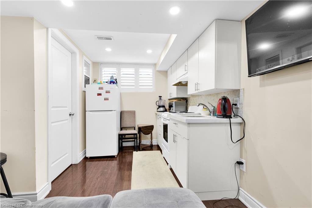 1-1354 Upper Sherman Avenue, Hamilton, ON - Indoor Photo Showing Kitchen