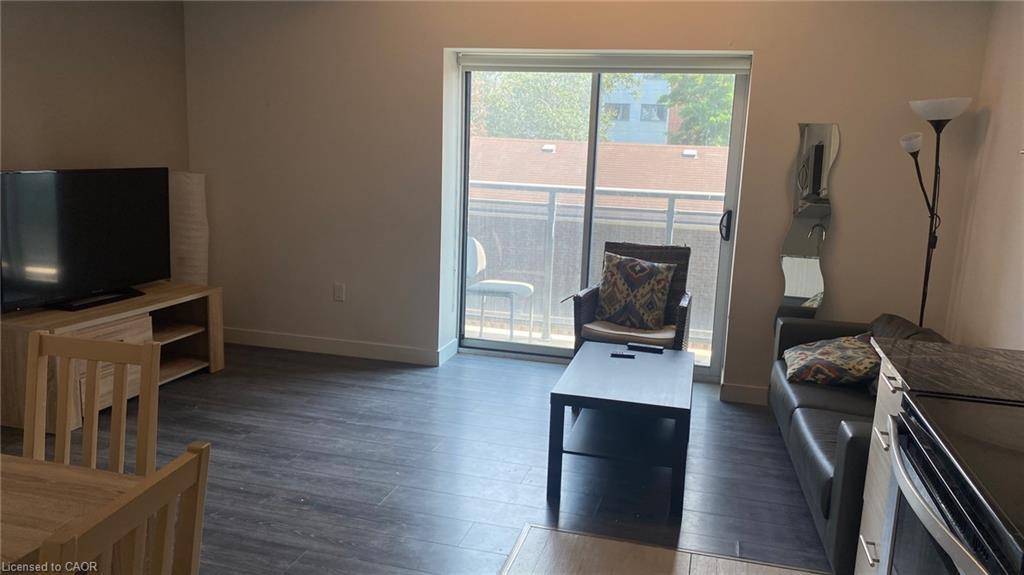 221-251 Hemlock Street, Waterloo, ON - Indoor Photo Showing Living Room