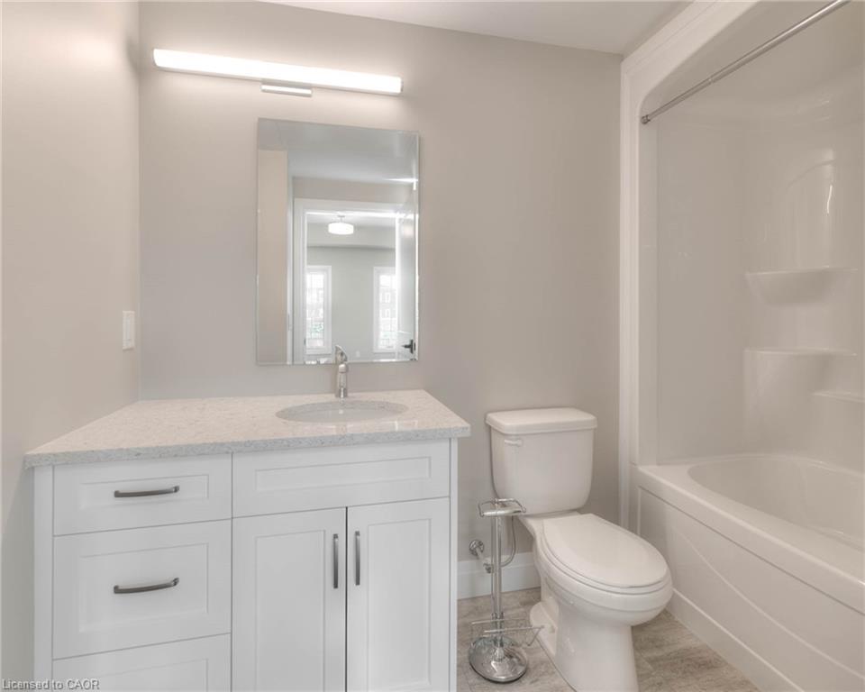 6-33 Murray Court, Milverton, ON - Indoor Photo Showing Bathroom