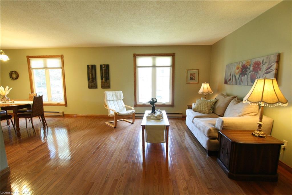 804 Ruby Street, Port Elgin, ON - Indoor Photo Showing Living Room