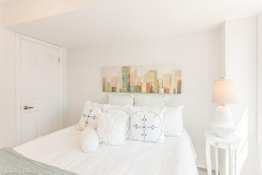 386 Linden Drive, Cambridge, ON - Indoor Photo Showing Bedroom