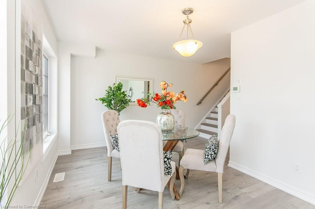 386 Linden Drive, Cambridge, ON - Indoor Photo Showing Dining Room