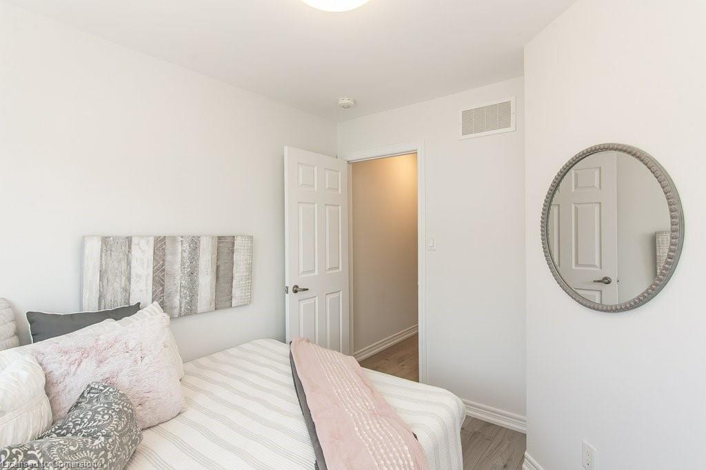 386 Linden Drive, Cambridge, ON - Indoor Photo Showing Bedroom
