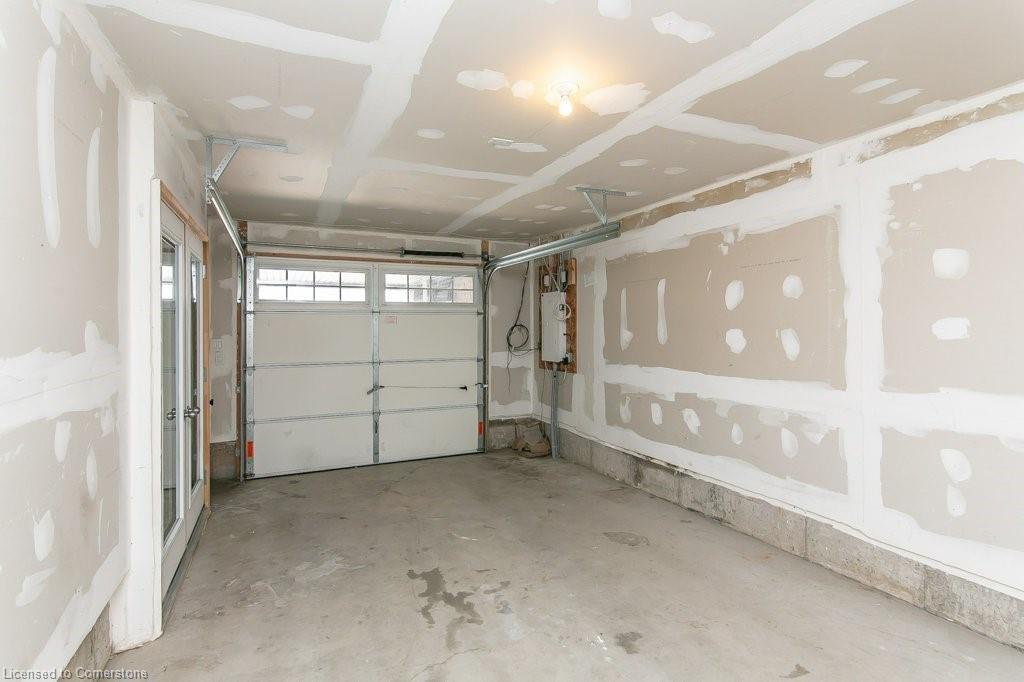 386 Linden Drive, Cambridge, ON - Indoor Photo Showing Garage