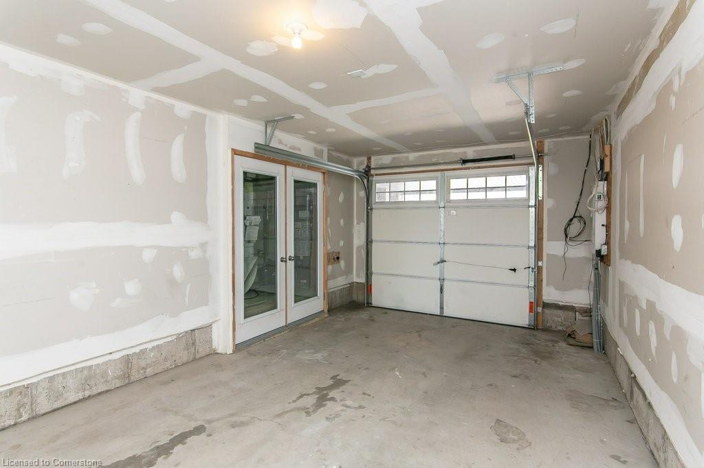 386 Linden Drive, Cambridge, ON - Indoor Photo Showing Garage