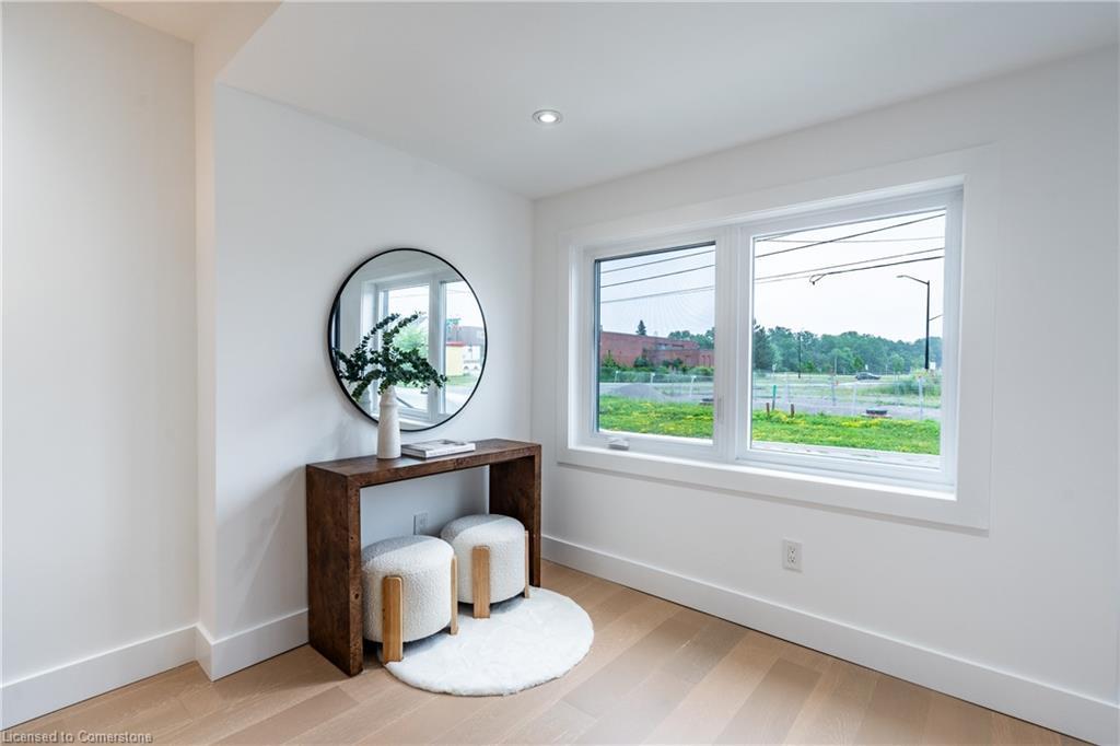 4471 First Avenue, Niagara Falls, ON - Indoor