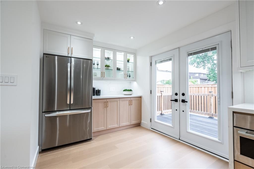 4471 First Avenue, Niagara Falls, ON - Indoor Photo Showing Kitchen