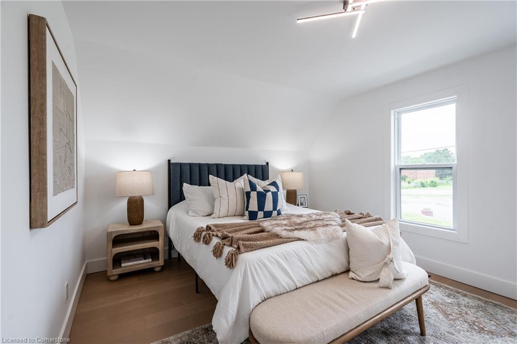 4471 First Avenue, Niagara Falls, ON - Indoor Photo Showing Bedroom