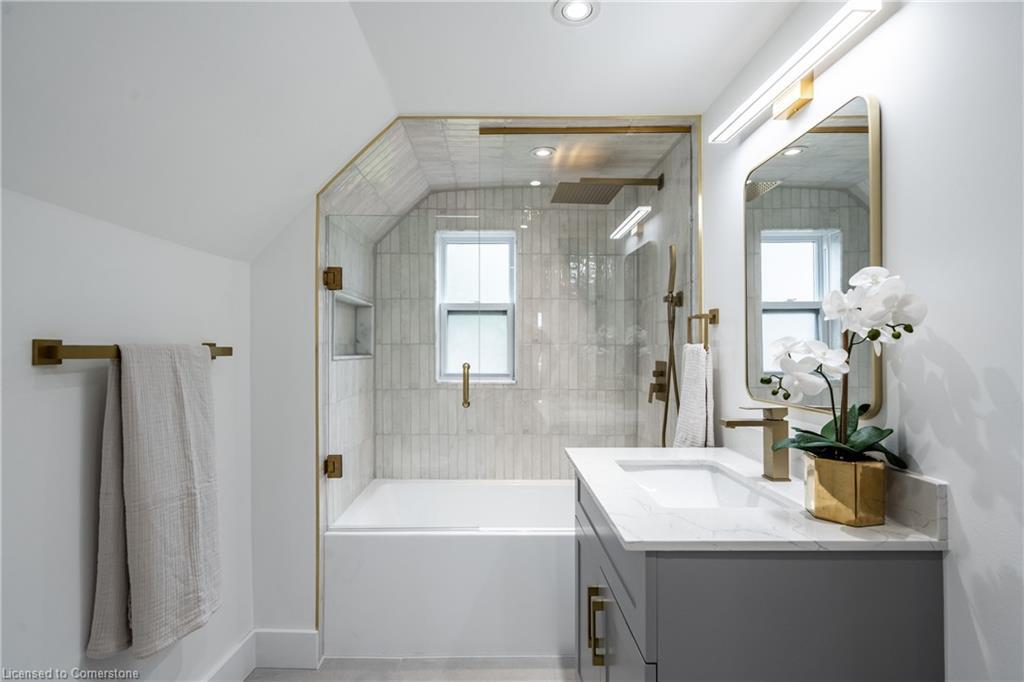 4471 First Avenue, Niagara Falls, ON - Indoor Photo Showing Bathroom