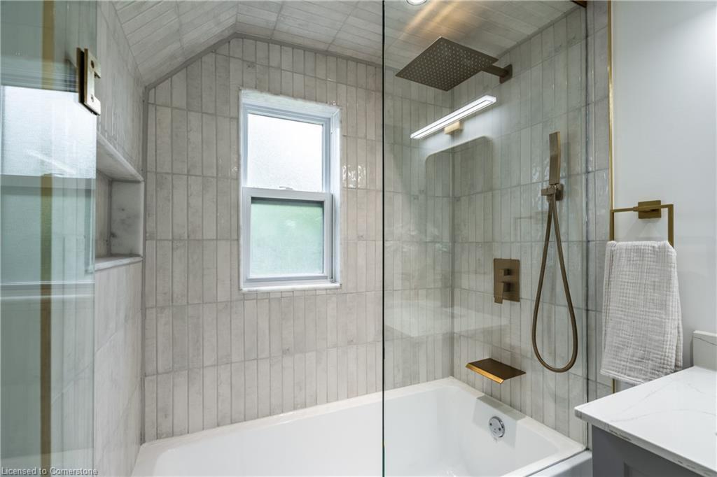 4471 First Avenue, Niagara Falls, ON - Indoor Photo Showing Bathroom