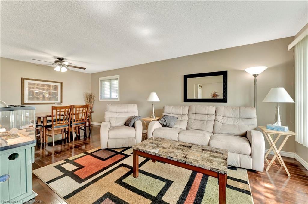 375 Elliott Street, Cambridge, ON - Indoor Photo Showing Living Room