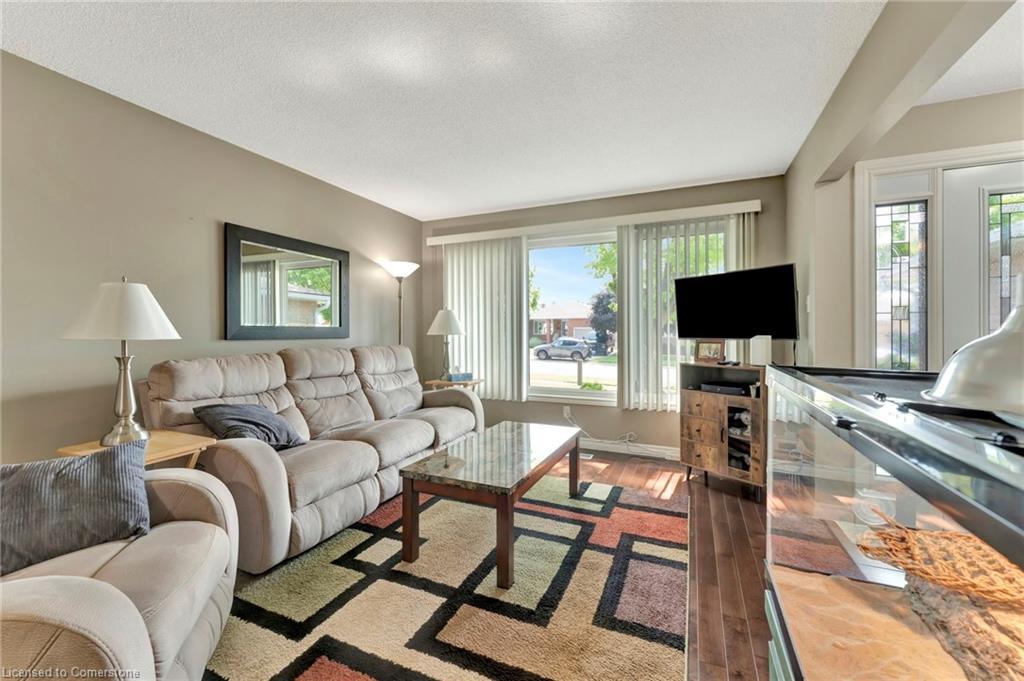 375 Elliott Street, Cambridge, ON - Indoor Photo Showing Living Room