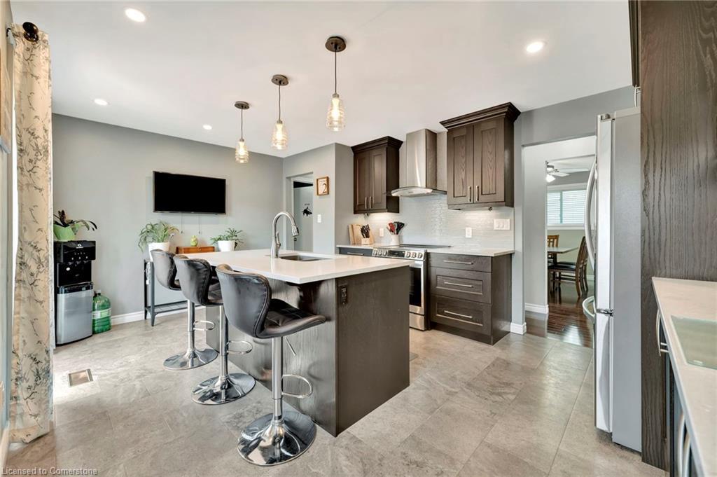 375 Elliott Street, Cambridge, ON - Indoor Photo Showing Kitchen With Upgraded Kitchen