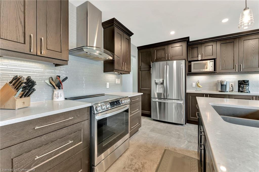375 Elliott Street, Cambridge, ON - Indoor Photo Showing Kitchen With Upgraded Kitchen