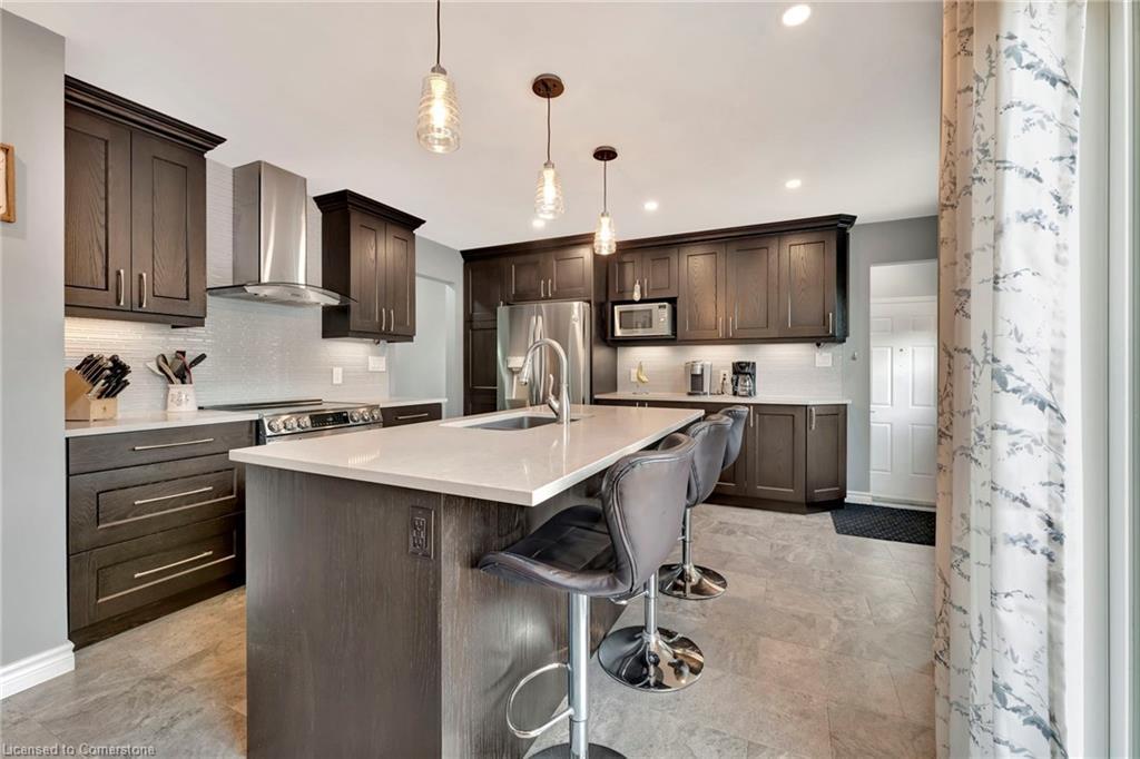 375 Elliott Street, Cambridge, ON - Indoor Photo Showing Kitchen With Upgraded Kitchen
