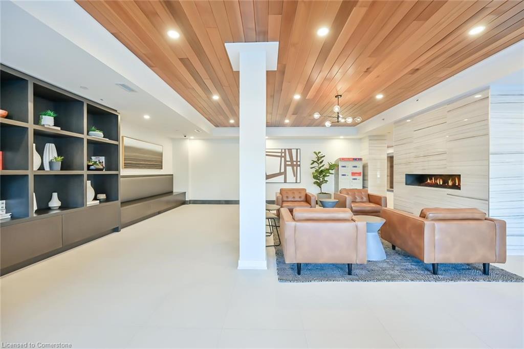 312-320 Plains Road E, Burlington, ON - Indoor Photo Showing Other Room