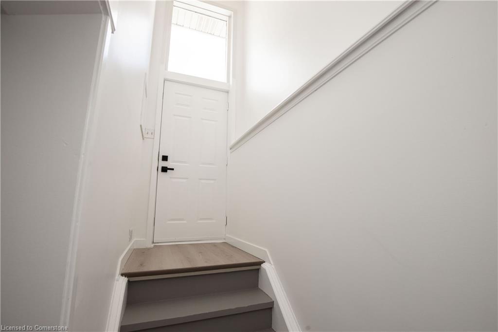 Lower-358 East 43Rd Street, Hamilton, ON - Indoor Photo Showing Other Room
