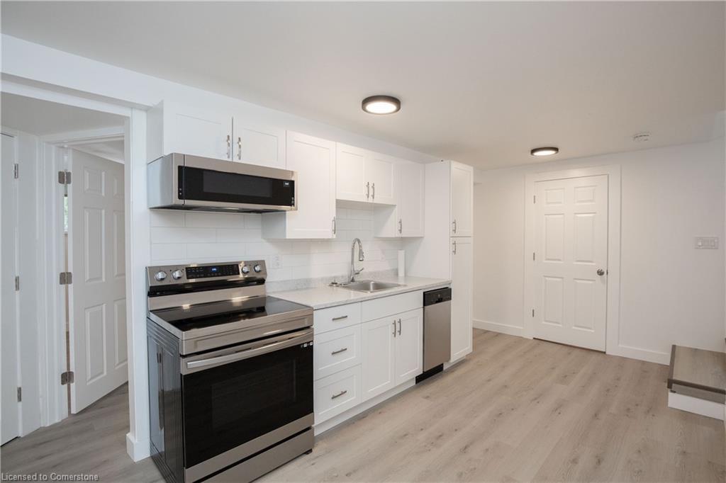 Lower-358 East 43Rd Street, Hamilton, ON - Indoor Photo Showing Kitchen