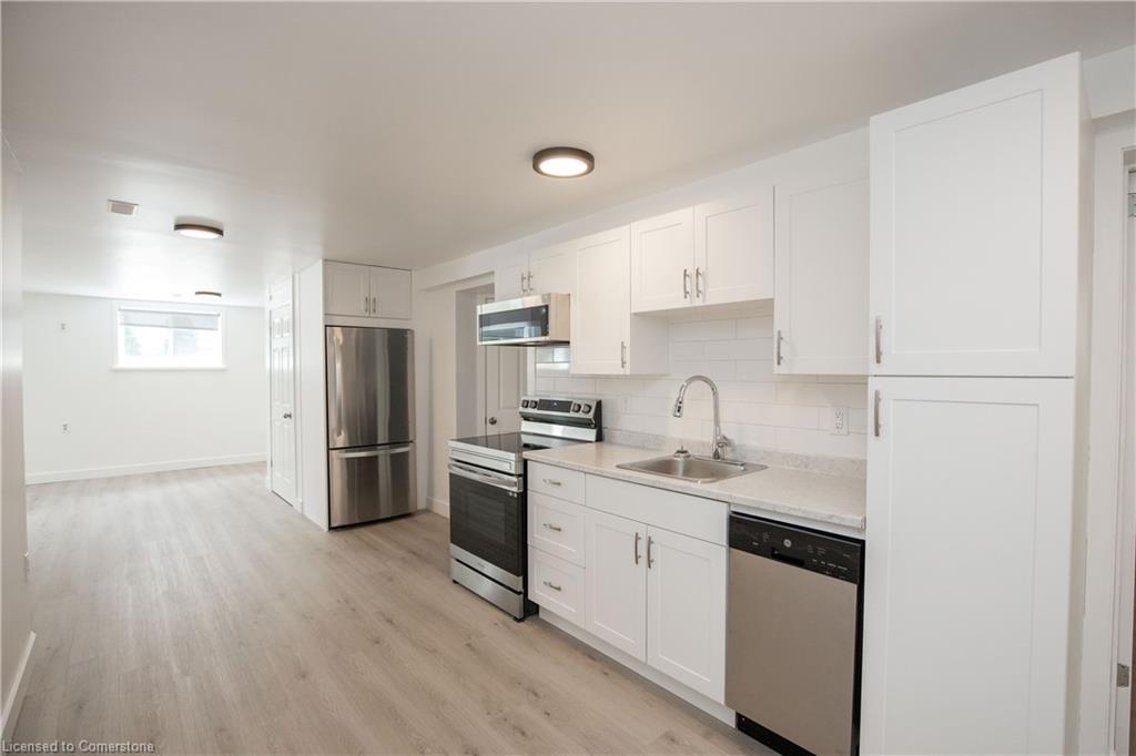 Lower-358 East 43Rd Street, Hamilton, ON - Indoor Photo Showing Kitchen