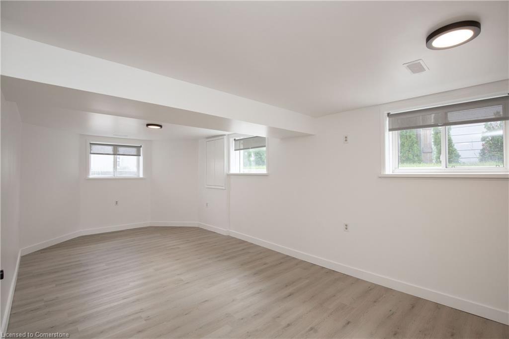 Lower-358 East 43Rd Street, Hamilton, ON - Indoor Photo Showing Other Room