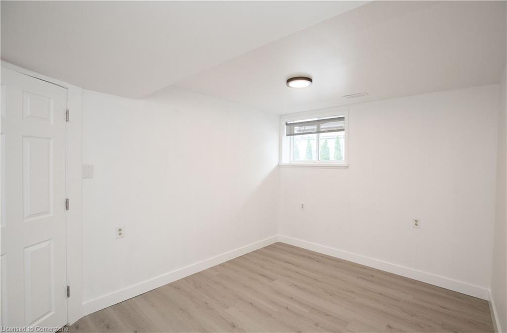 Lower-358 East 43Rd Street, Hamilton, ON - Indoor Photo Showing Other Room