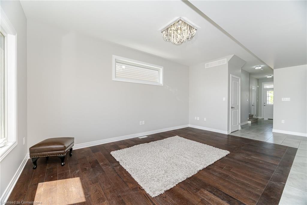 9 Bowman Crescent, Niagara Falls, ON - Indoor Photo Showing Other Room