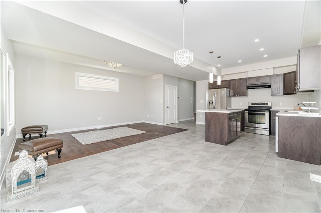 9 Bowman Crescent, Niagara Falls, ON - Indoor Photo Showing Kitchen With Stainless Steel Kitchen With Upgraded Kitchen