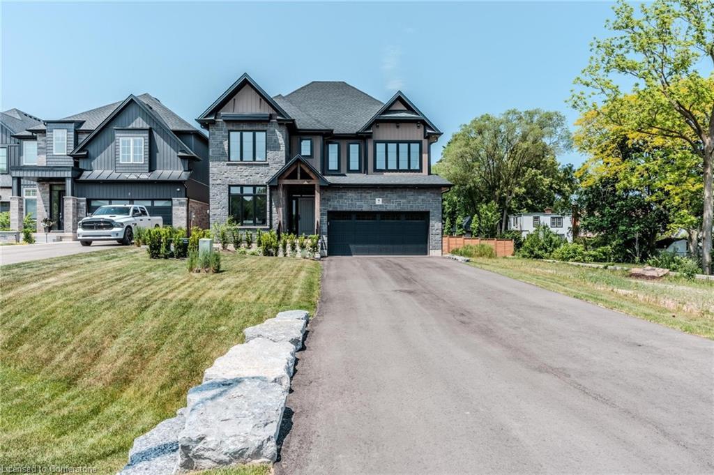 7 Bartlett Avenue, Grimsby, ON - Outdoor With Facade