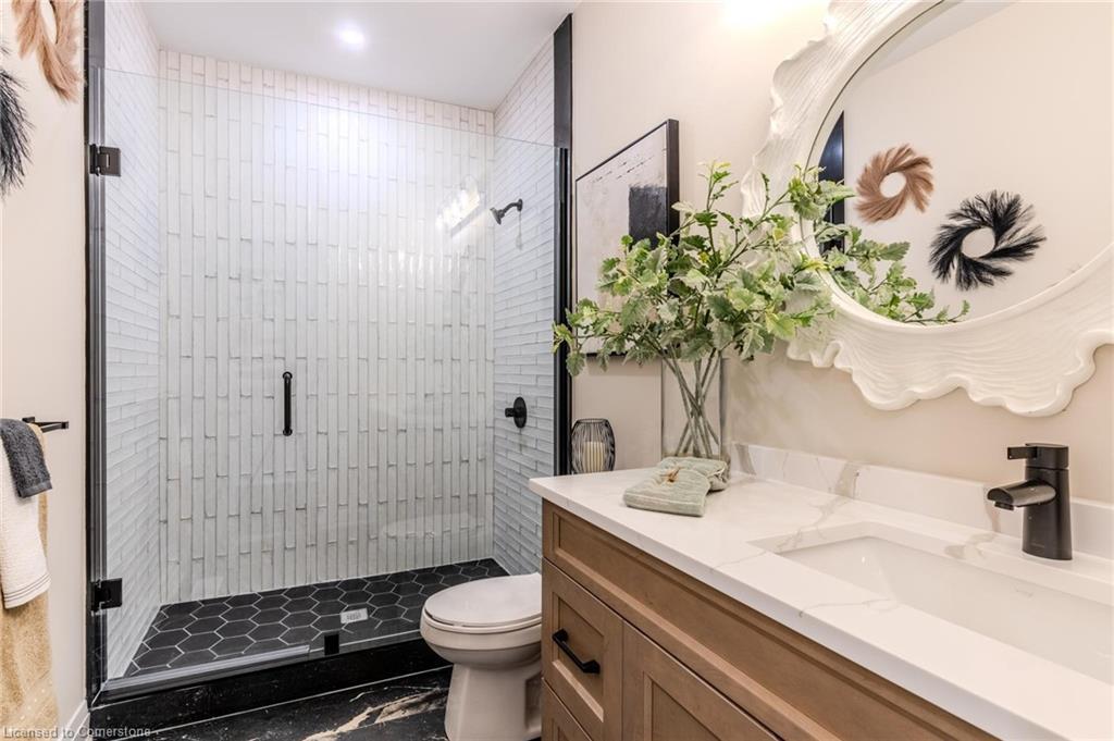 7 Bartlett Avenue, Grimsby, ON - Indoor Photo Showing Bathroom