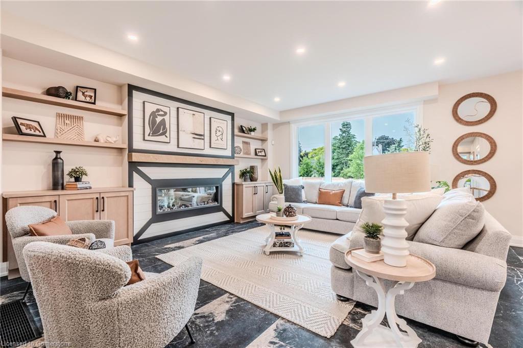 7 Bartlett Avenue, Grimsby, ON - Indoor Photo Showing Living Room With Fireplace