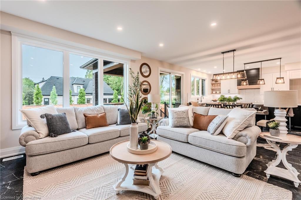 7 Bartlett Avenue, Grimsby, ON - Indoor Photo Showing Living Room