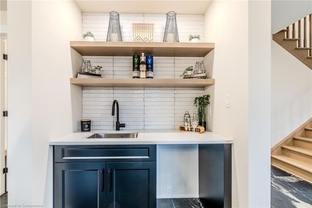 7 Bartlett Avenue, Grimsby, ON - Indoor