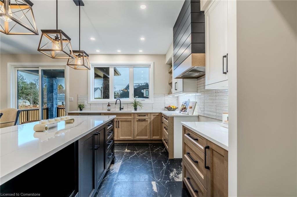 7 Bartlett Avenue, Grimsby, ON - Indoor