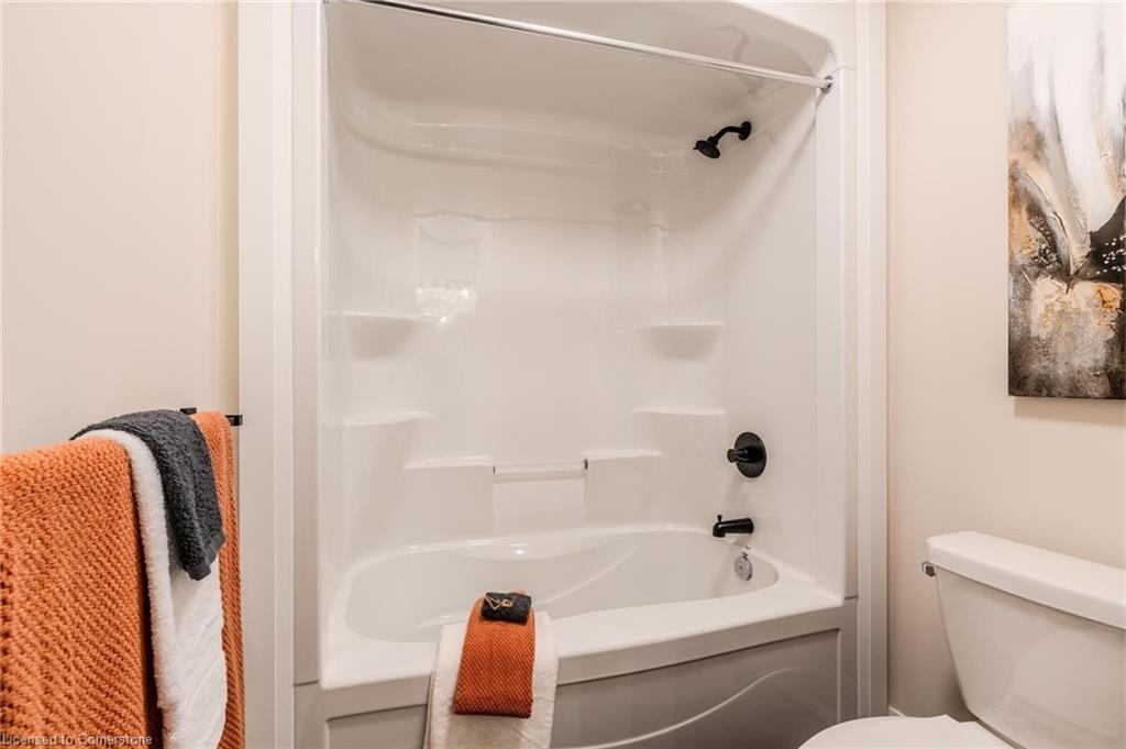 7 Bartlett Avenue, Grimsby, ON - Indoor Photo Showing Bathroom