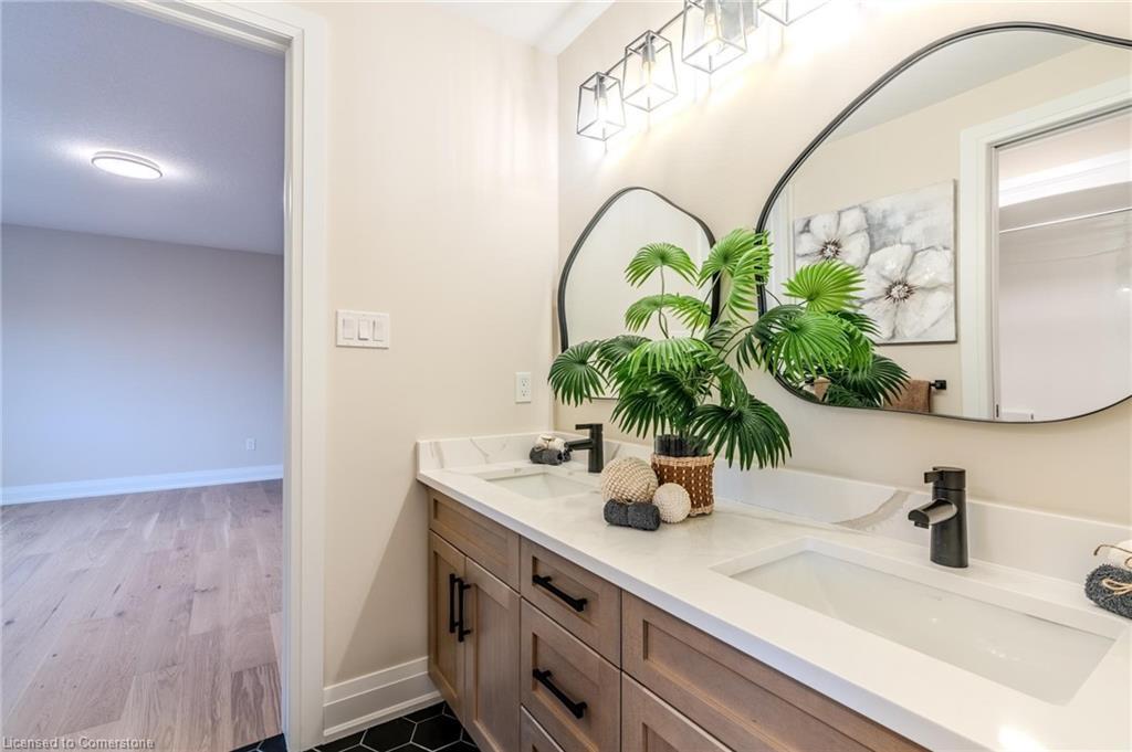 7 Bartlett Avenue, Grimsby, ON - Indoor Photo Showing Bathroom