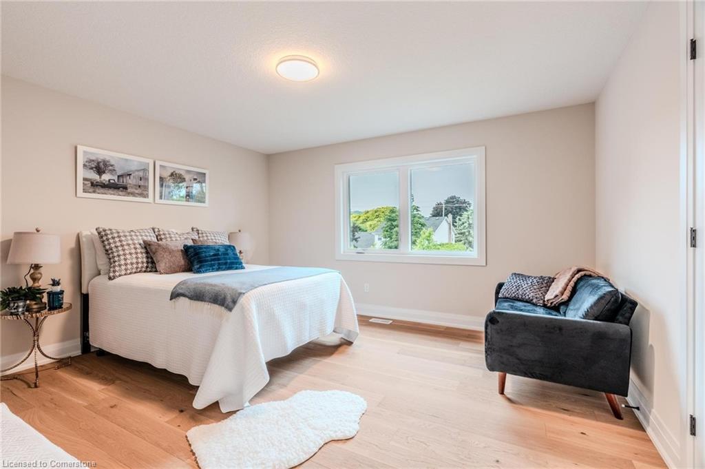 7 Bartlett Avenue, Grimsby, ON - Indoor Photo Showing Bedroom