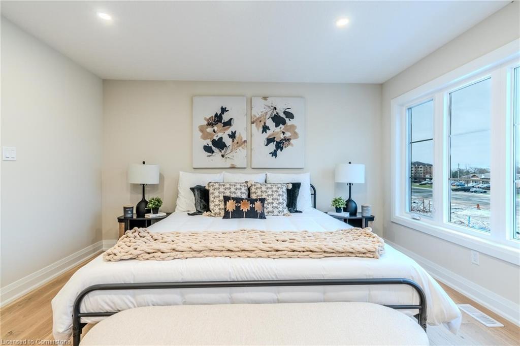 7 Bartlett Avenue, Grimsby, ON - Indoor Photo Showing Bedroom