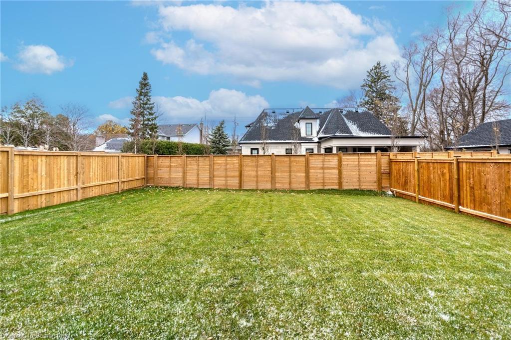 7 Bartlett Avenue, Grimsby, ON - Outdoor With Backyard