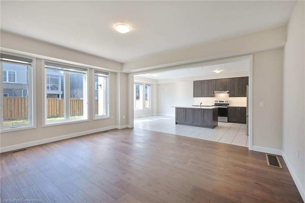 101 York Drive, Peterborough, ON - Indoor Photo Showing Living Room
