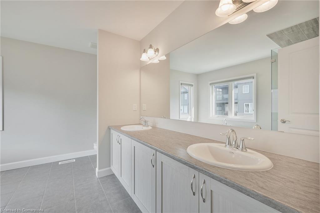 101 York Drive, Peterborough, ON - Indoor Photo Showing Bathroom