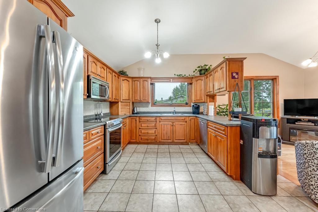 70 Sawmill Road, Caledonia, ON - Indoor Photo Showing Kitchen